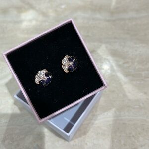 Never worn pansy pandora earrings